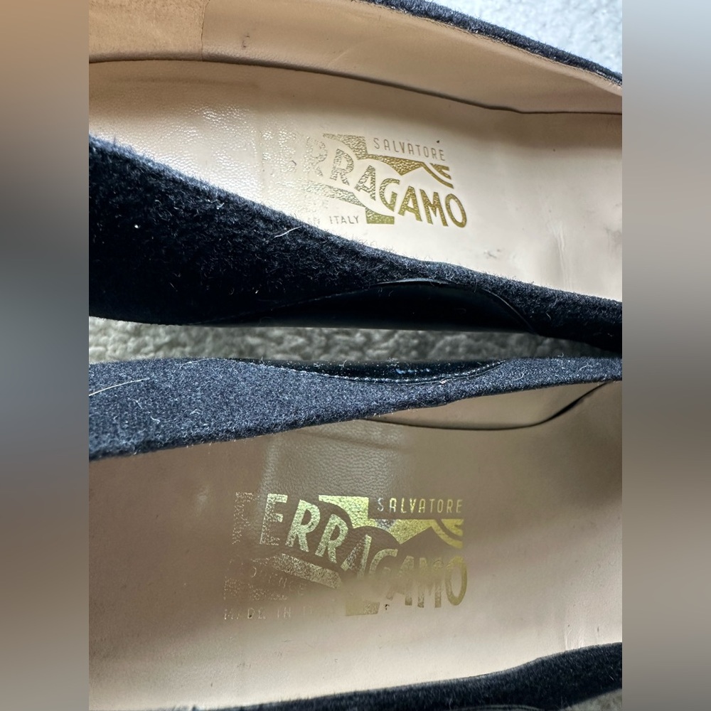 Salvatore Ferragamo Black Suede & Leather Block Heel Pumps Preppy Money 9.5 - Picture 11 of 12